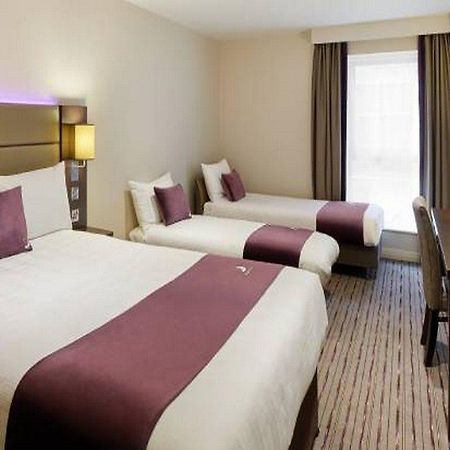 Premier Inn Manchester Trafford Centre North エクステリア 写真