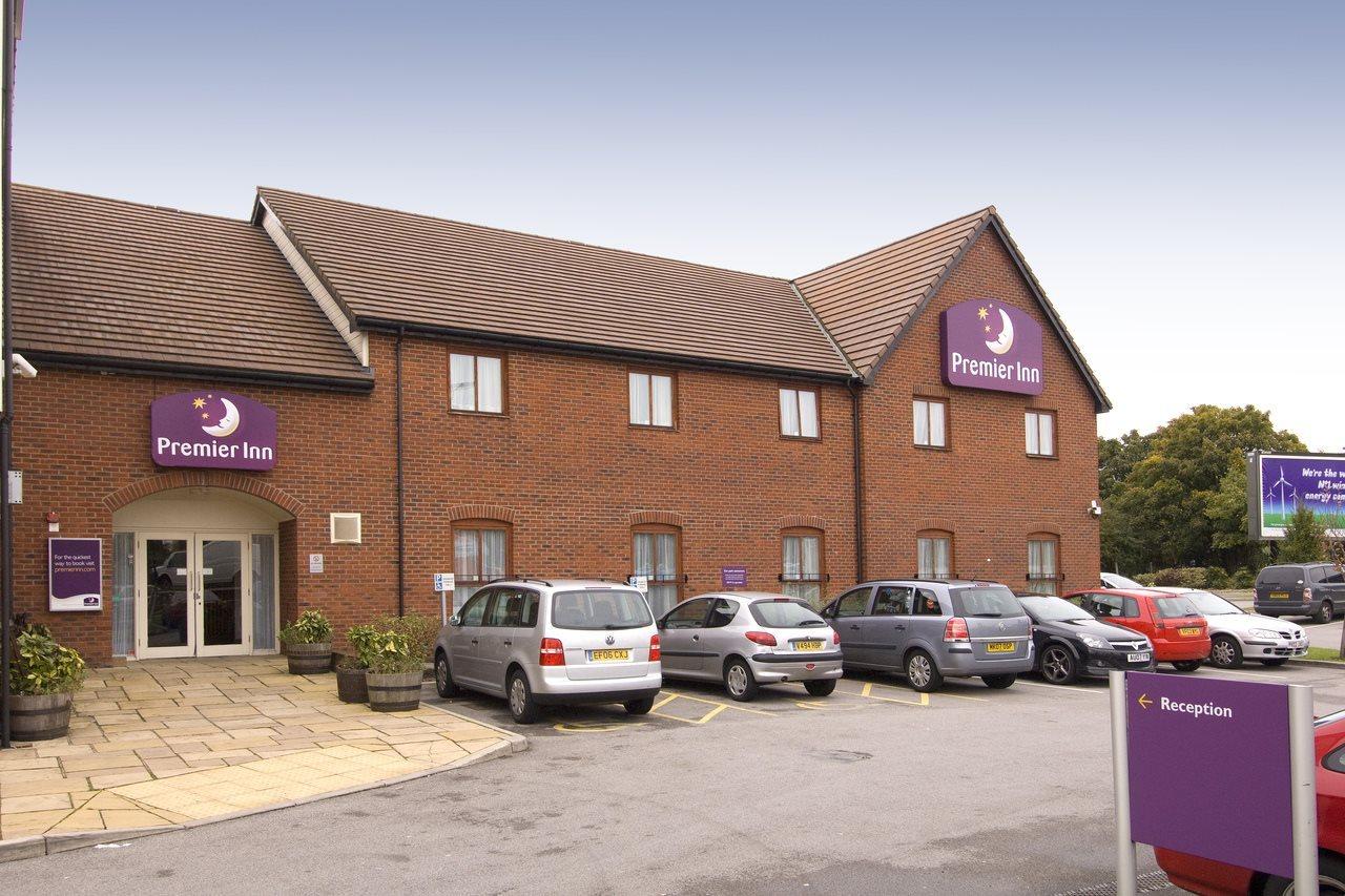 Premier Inn Manchester Trafford Centre North エクステリア 写真