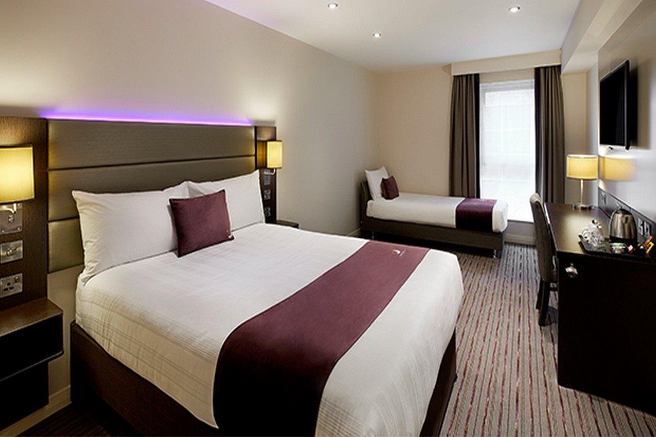 Premier Inn Manchester Trafford Centre North エクステリア 写真