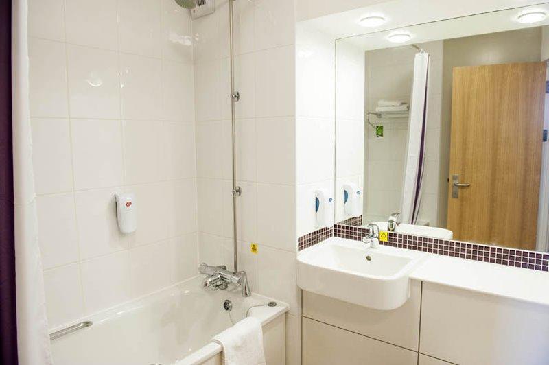 Premier Inn Manchester Trafford Centre North エクステリア 写真