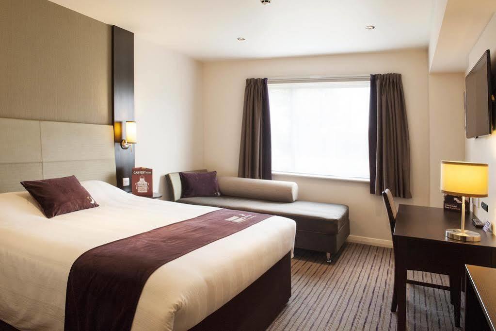 Premier Inn Manchester Trafford Centre North エクステリア 写真