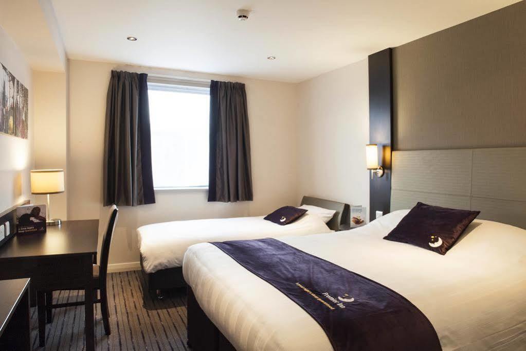 Premier Inn Manchester Trafford Centre North エクステリア 写真