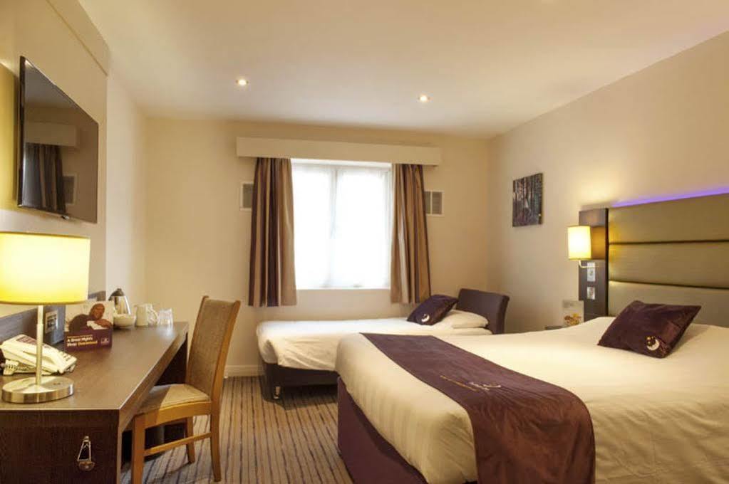 Premier Inn Manchester Trafford Centre North エクステリア 写真