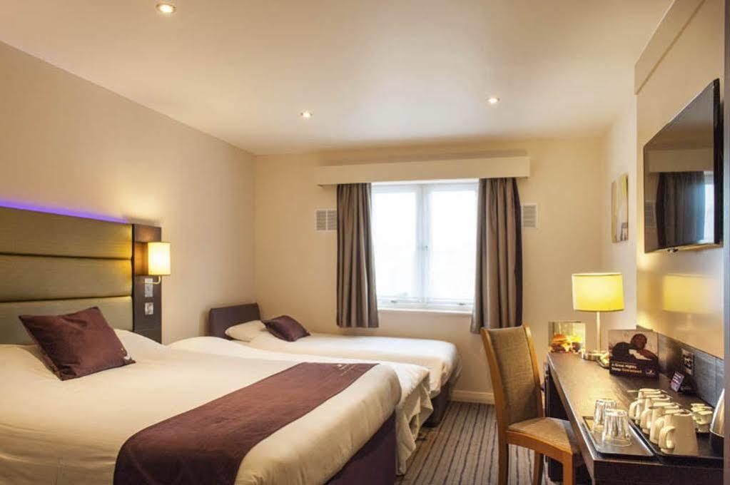 Premier Inn Manchester Trafford Centre North エクステリア 写真