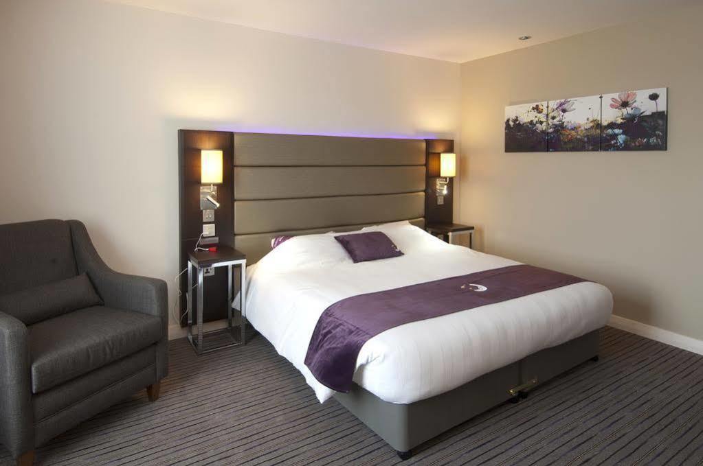 Premier Inn Manchester Trafford Centre North エクステリア 写真